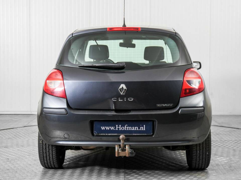 Imagen 9/15 de Renault Clio III 1.4 16V (2006)