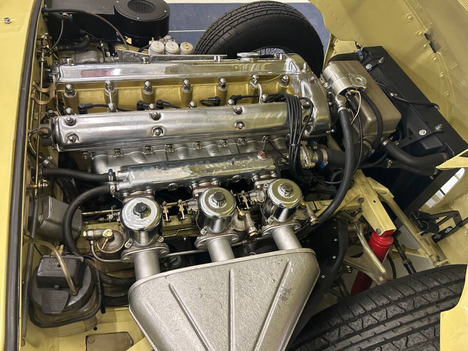 Image 23/28 de Jaguar Type E 4.2 (1965)