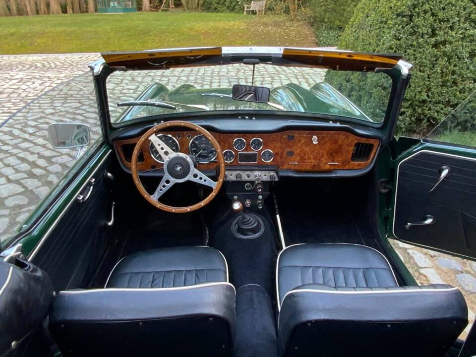 Image 3/11 of Triumph TR 4 (1964)