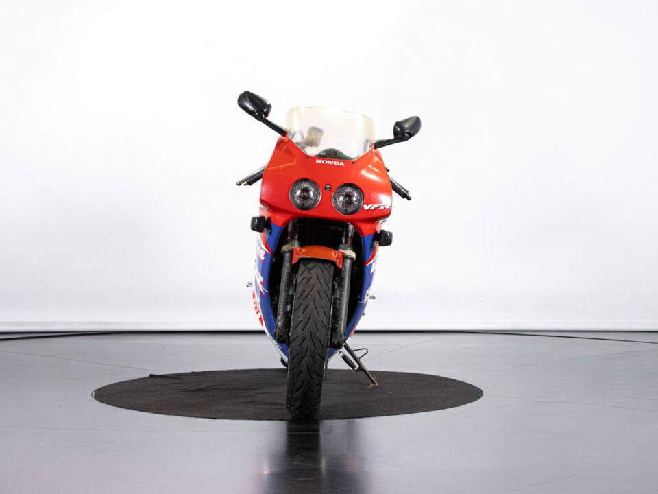 Immagine 7/45 di Honda VFR 400 R (1992)