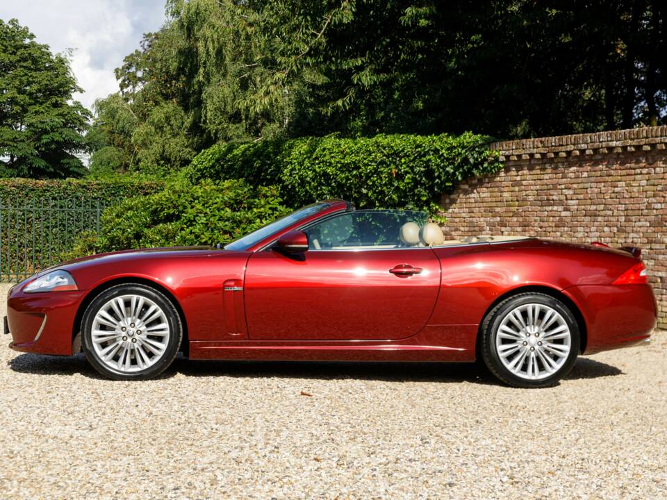 Image 18/50 of Jaguar XK (2011)