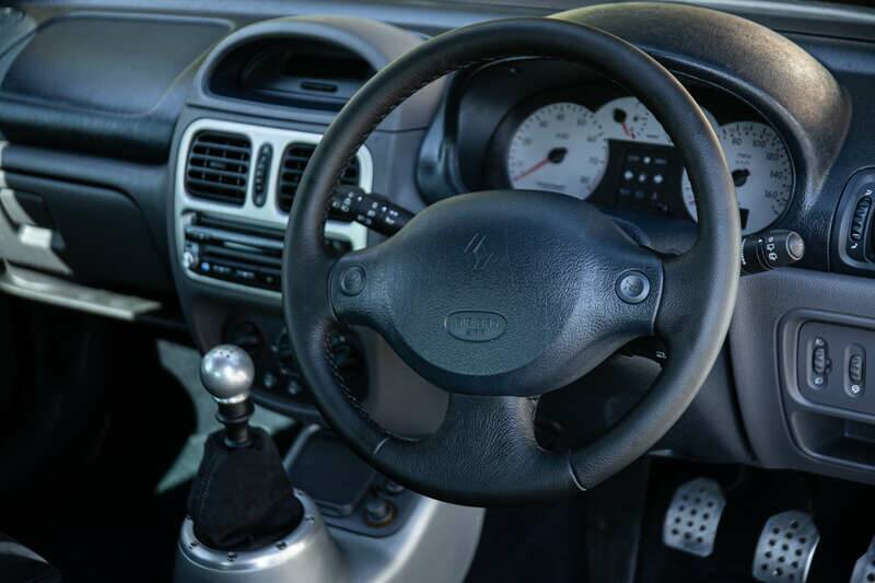 Image 38/40 of Renault Clio II V6 (2002)