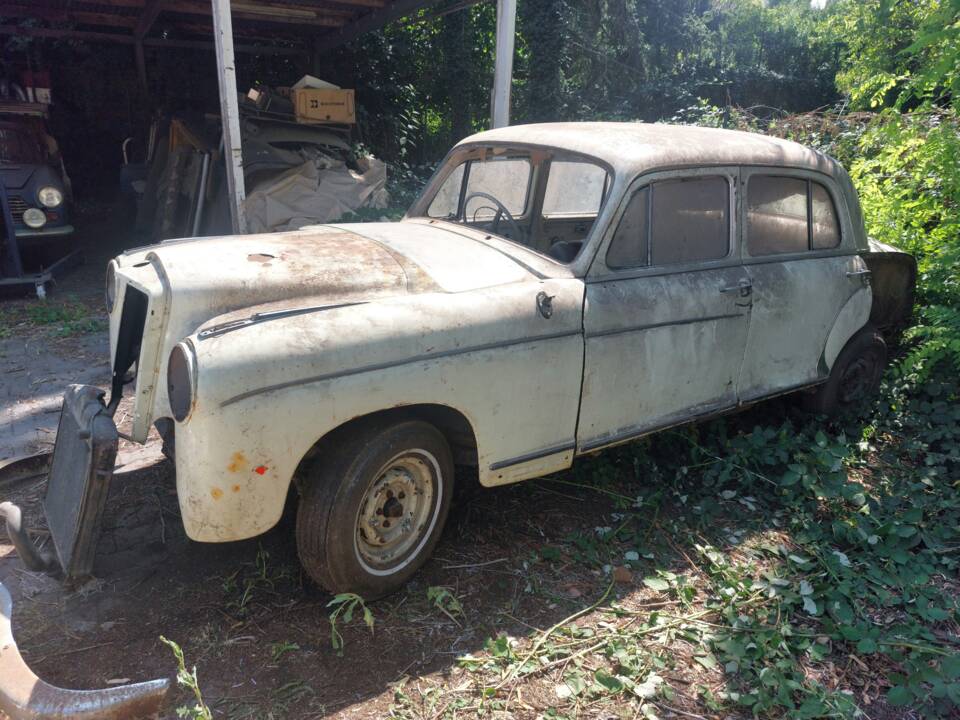 Image 2/31 of Mercedes-Benz 220 S (1958)