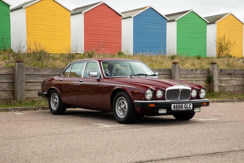 Image 19/50 of Daimler Double Six (1983)