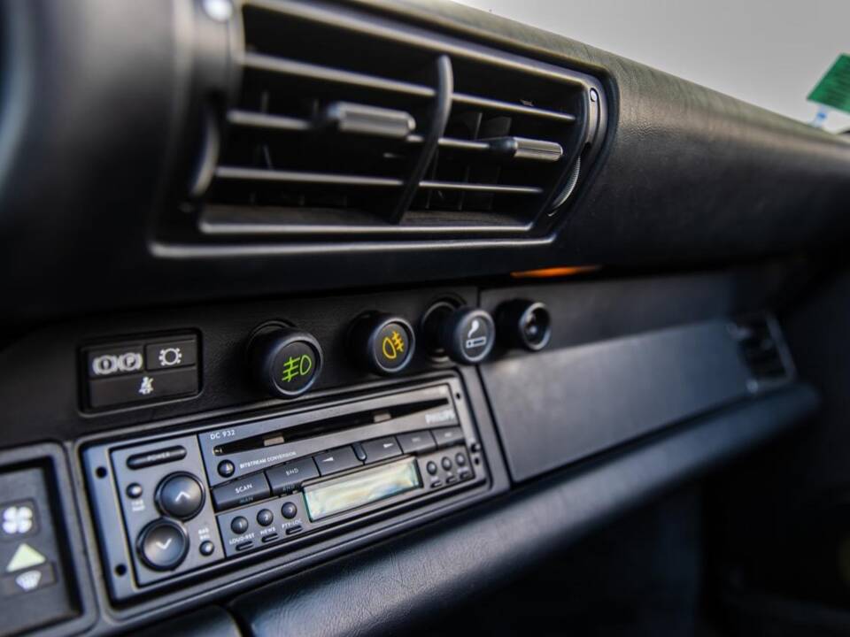 Image 70/132 of Porsche 911 Speedster 3.2 (1989)