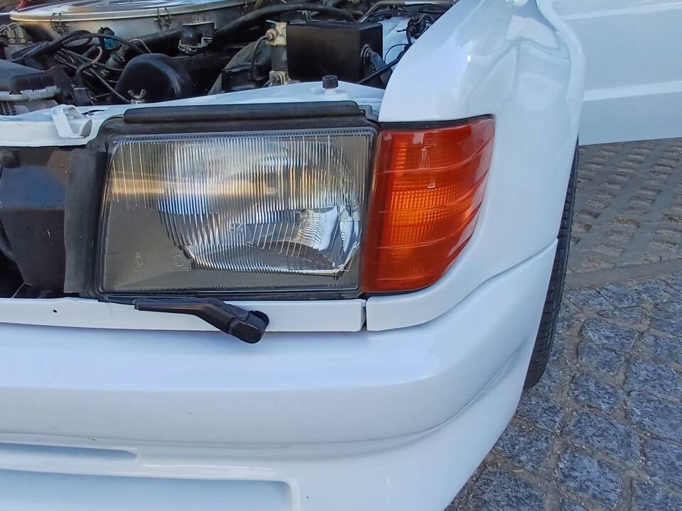 Image 59/65 of Mercedes-Benz 380 SEC (1985)