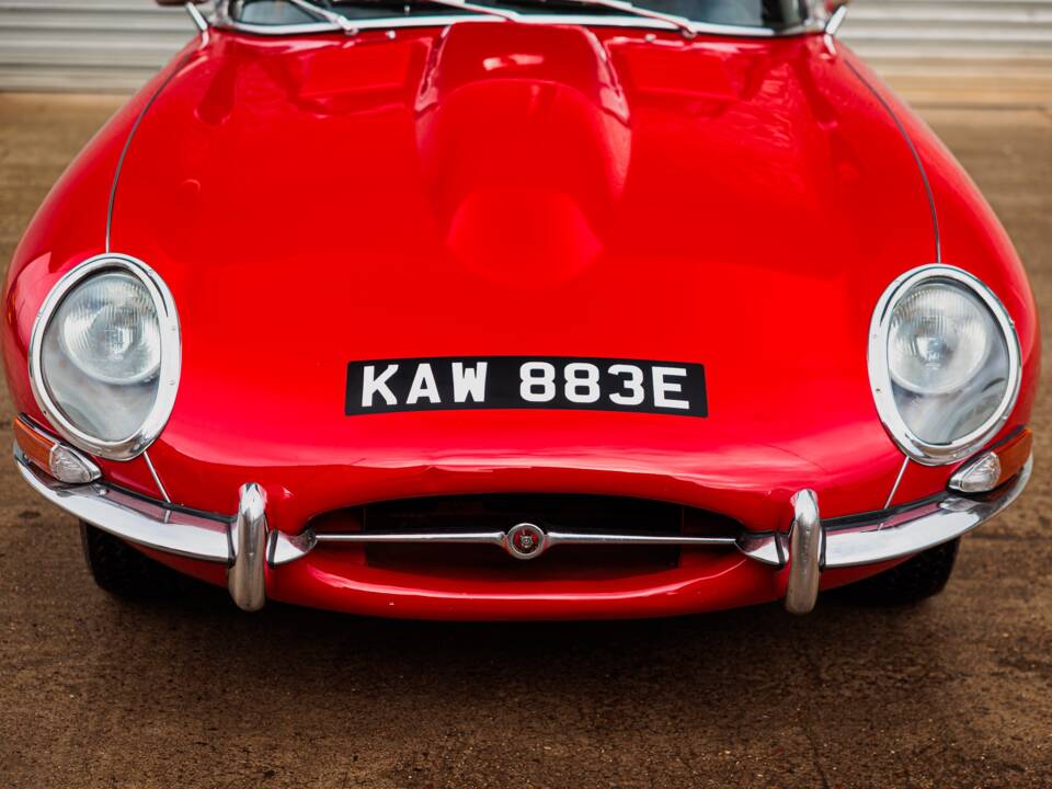 Image 13/46 of Jaguar E-Type (2+2) (1966)