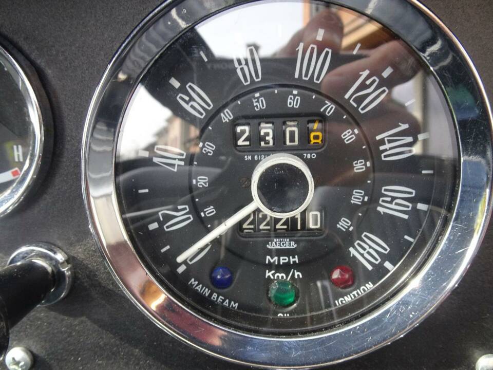 Image 22/49 of Triumph Spitfire Mk II (1965)