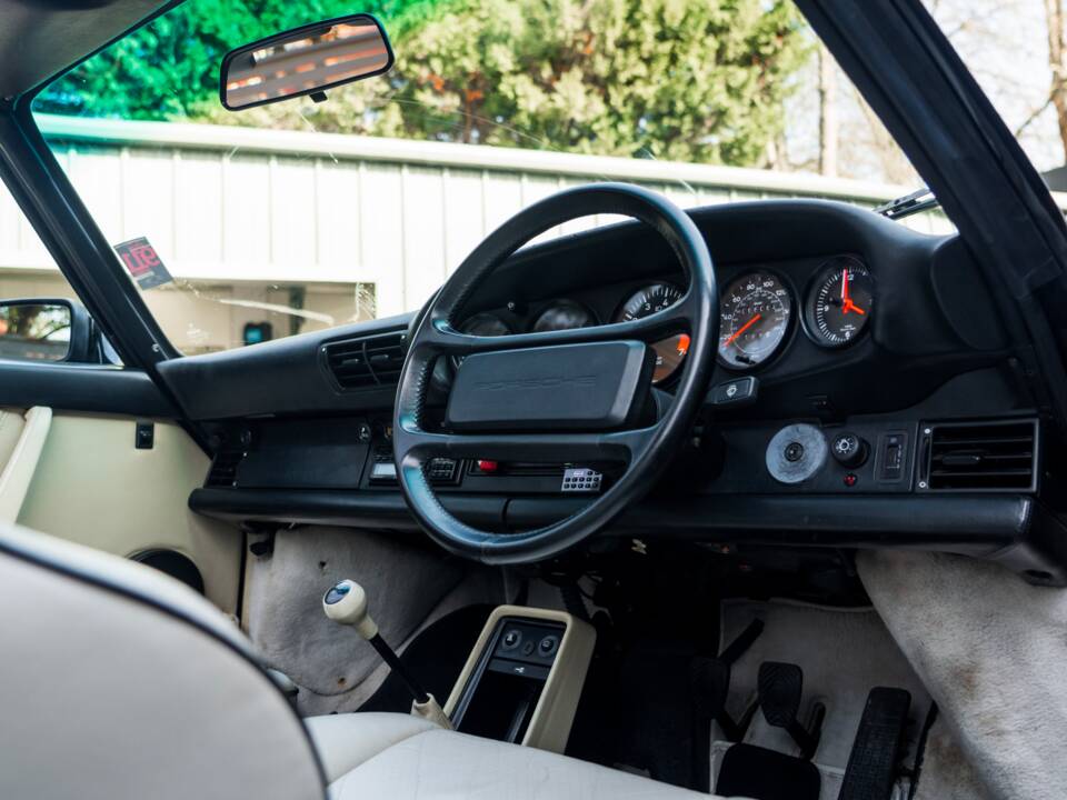 Imagen 40/60 de Porsche 911 Carrera 3.2 (WTL) (1988)