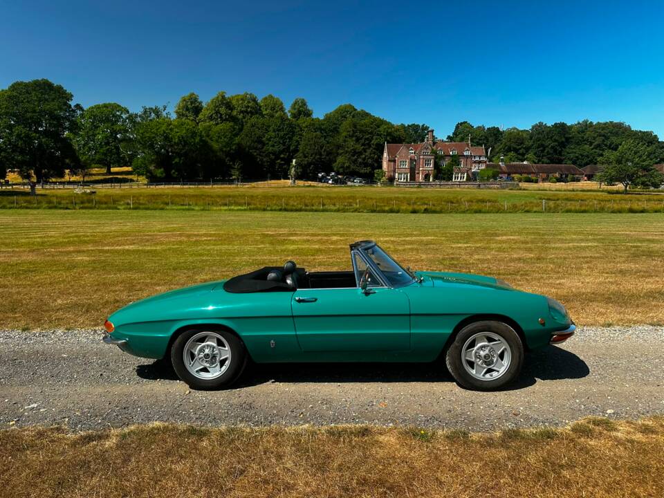 Afbeelding 3/35 van Alfa Romeo 1750 Spider (1969)