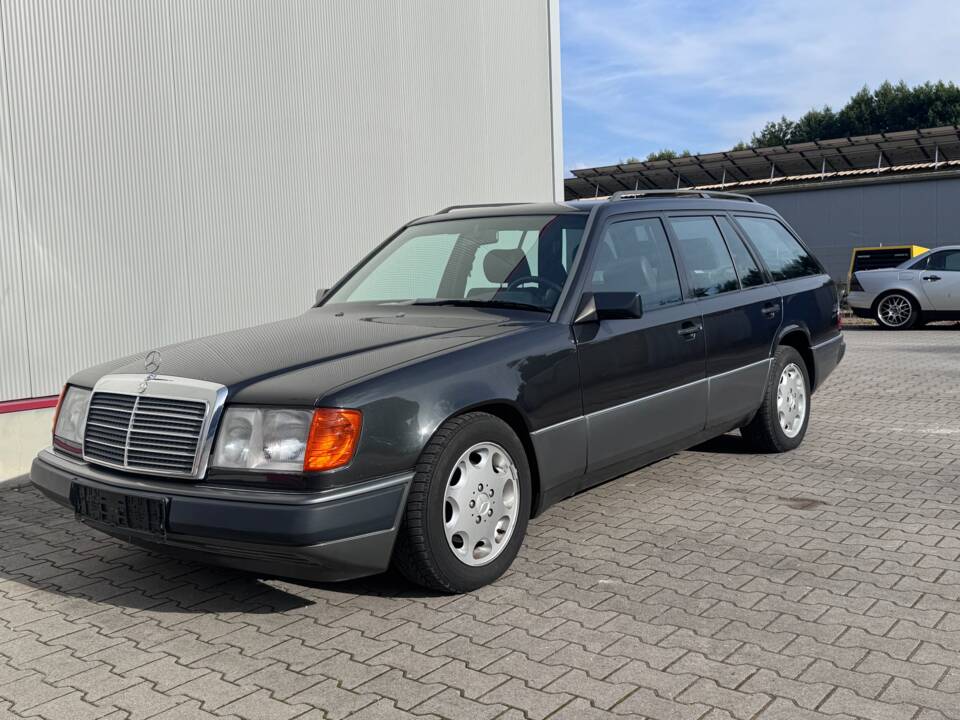 Image 8/29 of Mercedes-Benz 300 TE (1989)