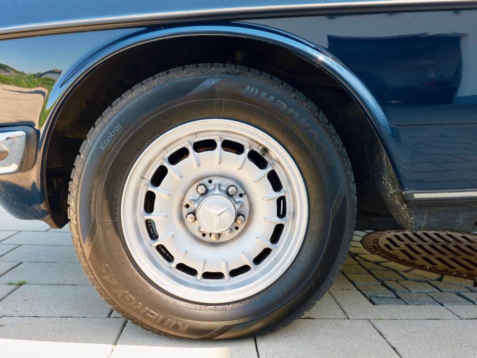 Bild 24/99 von Mercedes-Benz 230 CE (1983)