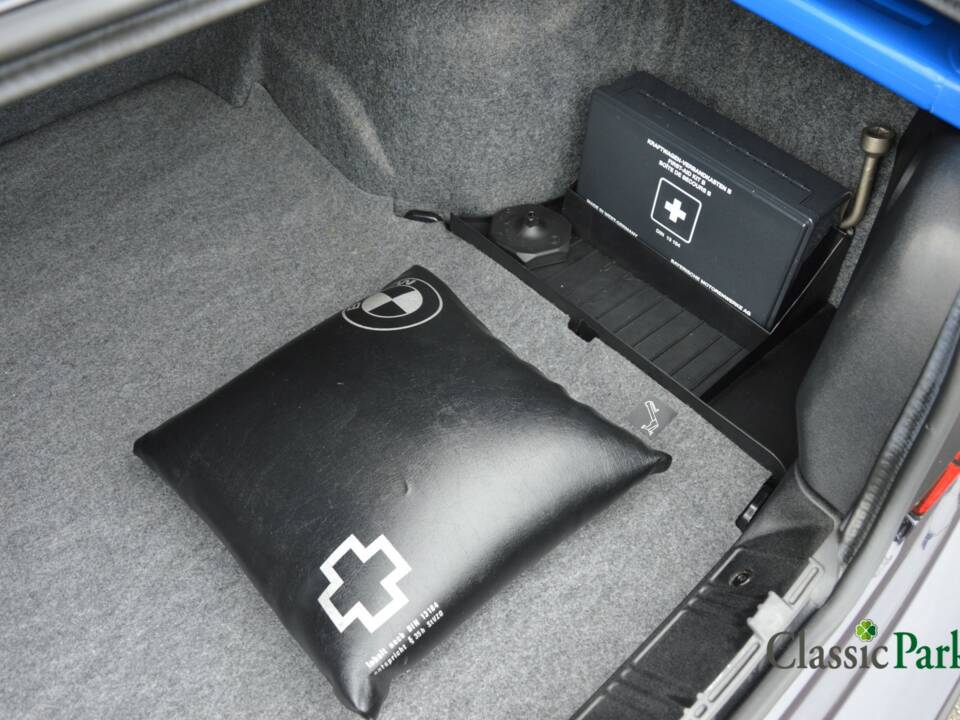 Bild 38/50 von BMW 320i (1994)