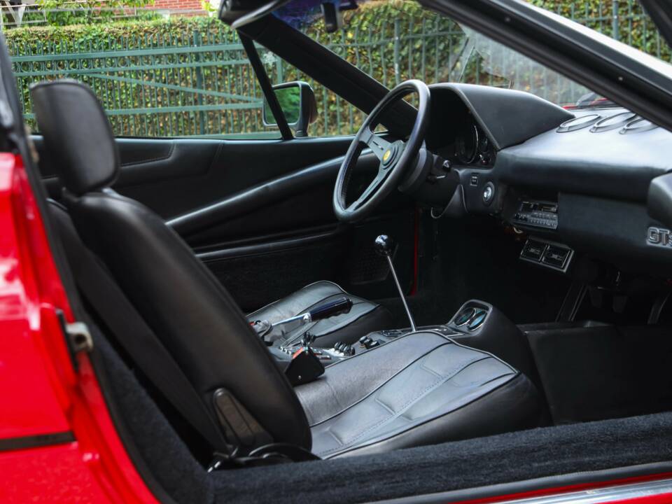 Image 23/50 de Ferrari 308 GTSi (1981)