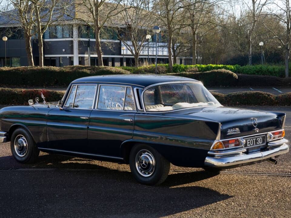 Image 3/29 de Mercedes-Benz 220 SE b (1966)