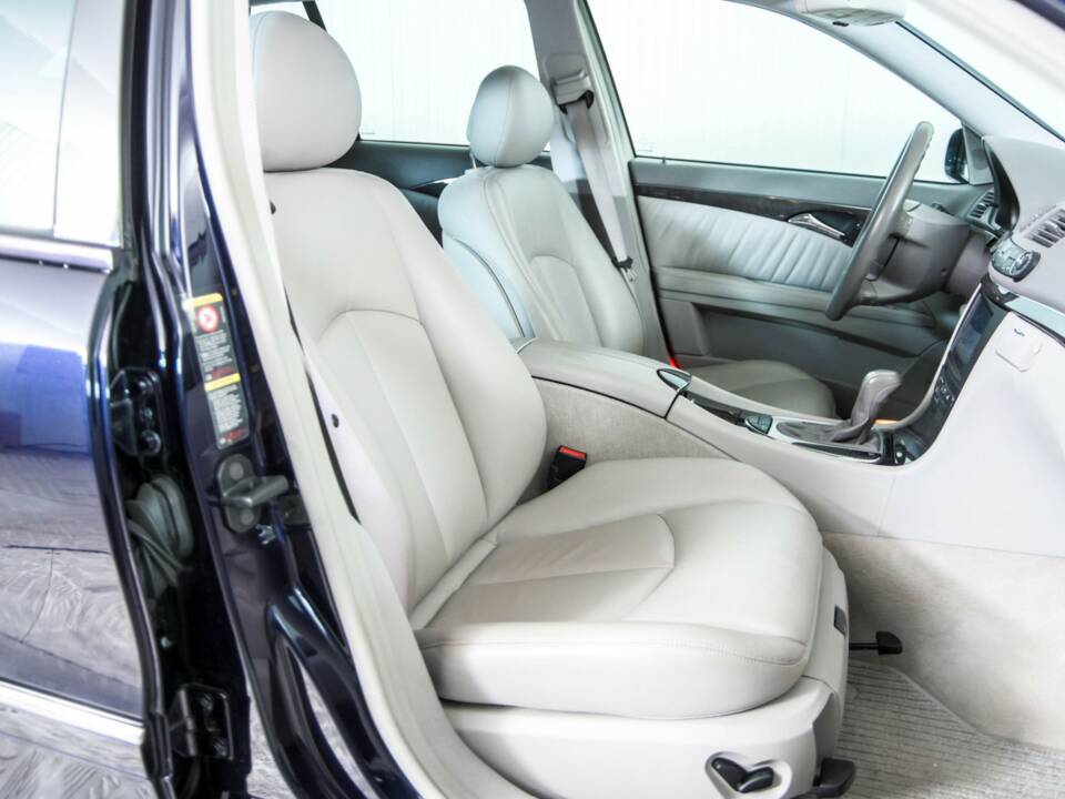 Bild 21/50 von Mercedes-Benz E 320 T 4MATIC (2004)