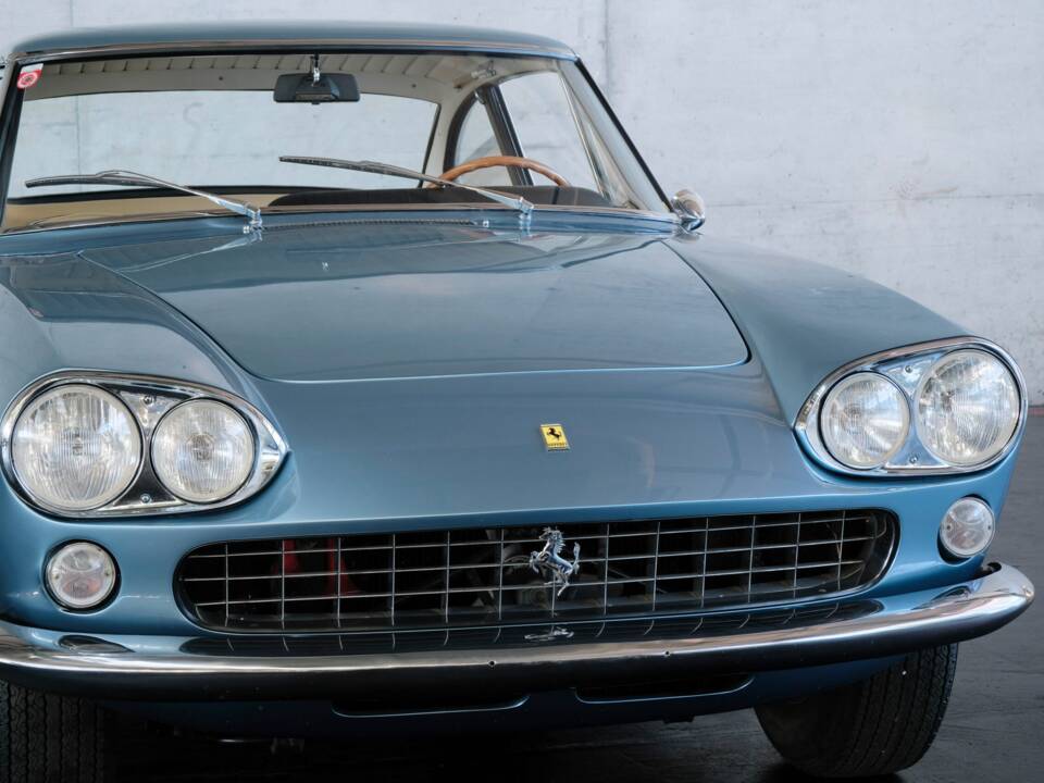 Image 17/50 of Ferrari 330 GT 2+2 (1964)