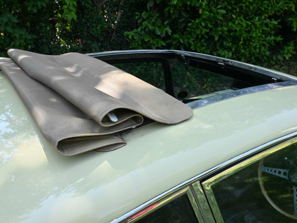 Bild 14/39 von Jaguar E-Type (2+2) (1970)