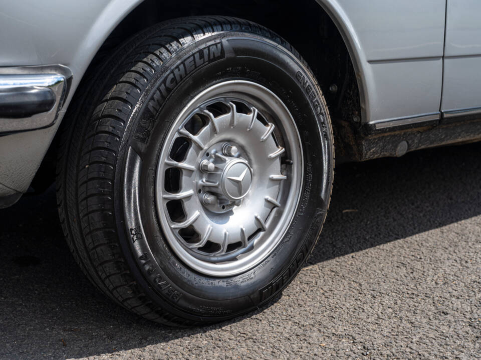 Immagine 9/25 di Mercedes-Benz 280 E (1981)
