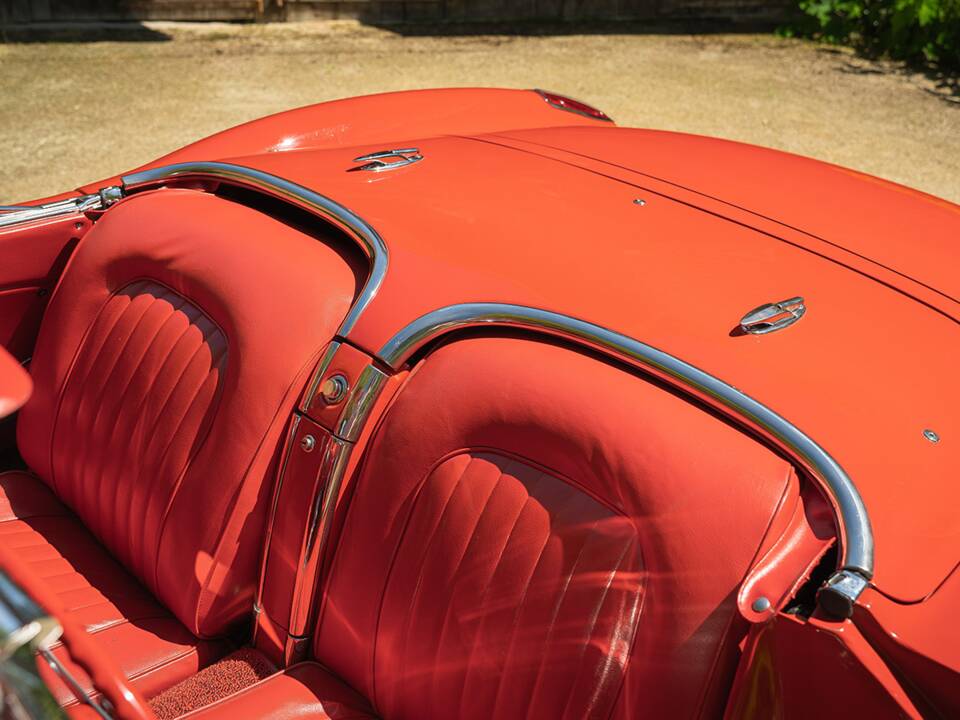 Image 32/51 of Chevrolet Corvette (1960)