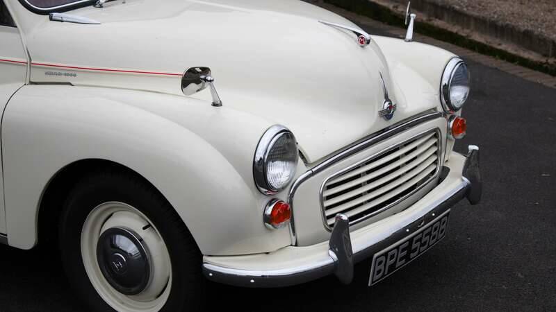 Image 8/20 of Morris Minor 1000 Traveller (1964)