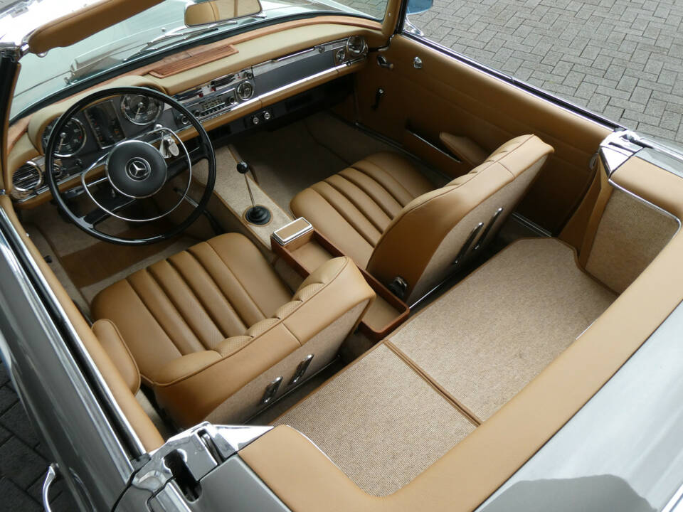 Afbeelding 16/23 van Mercedes-Benz 230 SL (1965)