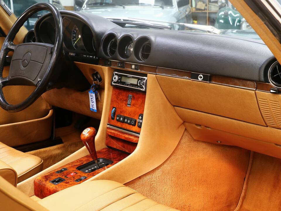 Image 21/25 of Mercedes-Benz 560 SL (1986)