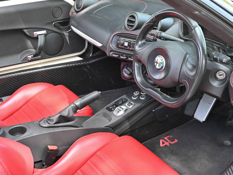 Image 28/50 of Alfa Romeo 4C Spider (2017)