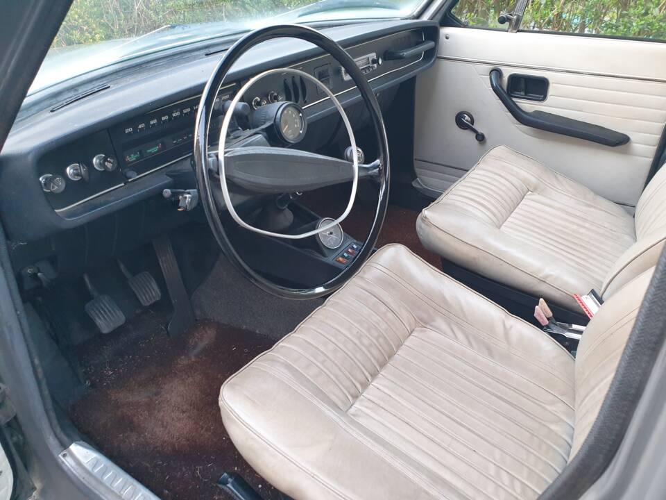 Image 4/9 of Volvo P 144 (1968)