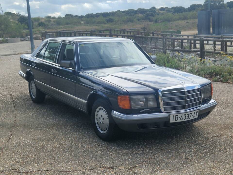 Image 4/8 of Mercedes-Benz 500 SEL (1984)