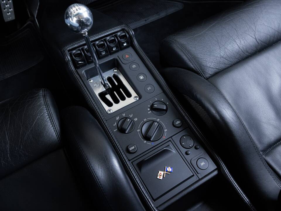 Image 13/36 de Ferrari F 355 Berlinetta (1995)