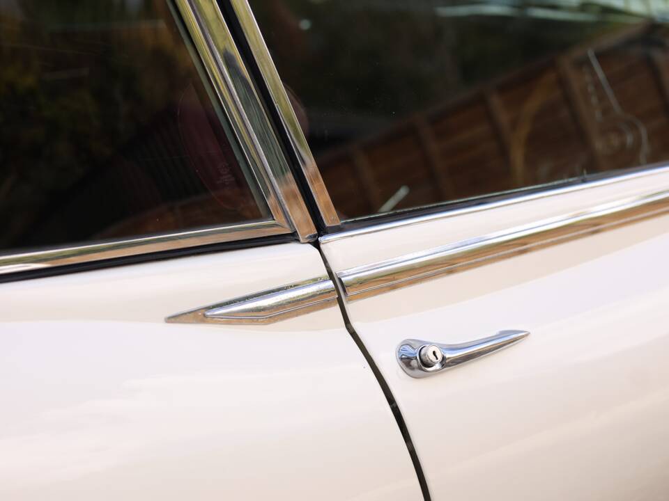 Image 46/50 de Jaguar Type E (2+2) (1970)