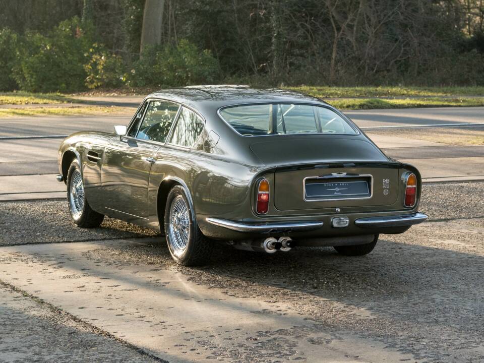 Immagine 5/36 di Aston Martin DB 6 Mk II (1970)