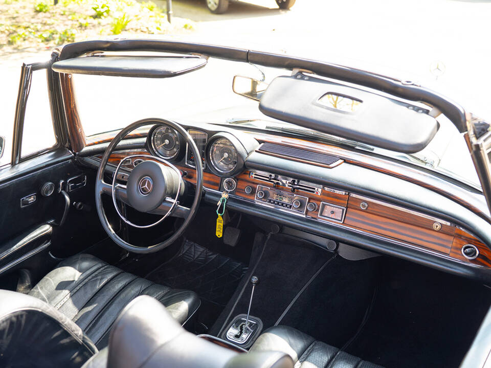Bild 25/56 von Mercedes-Benz 280 SE (1968)