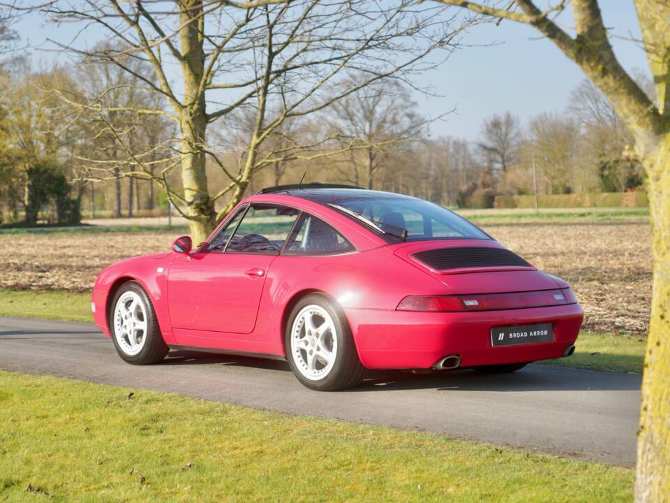 Image 8/46 of Porsche 911 Carrera (1997)