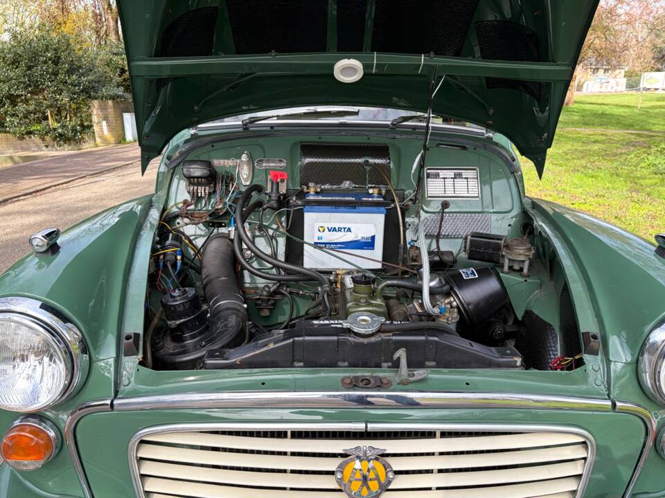 Image 18/24 of Morris Minor 1000 Traveller (1968)