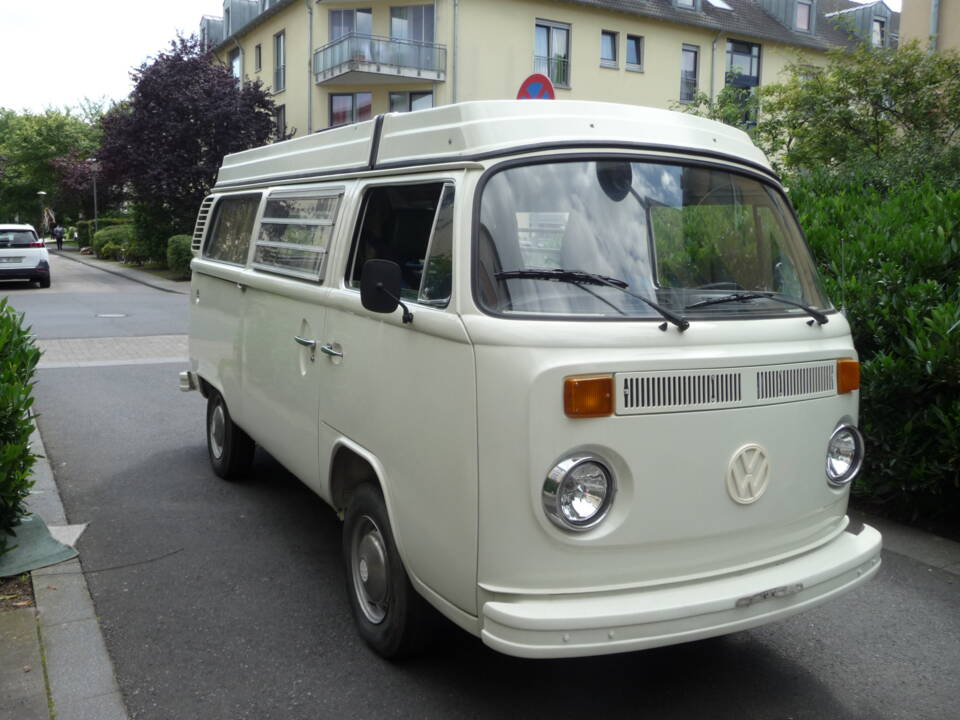 Image 6/126 of Volkswagen T2b Westfalia (1973)