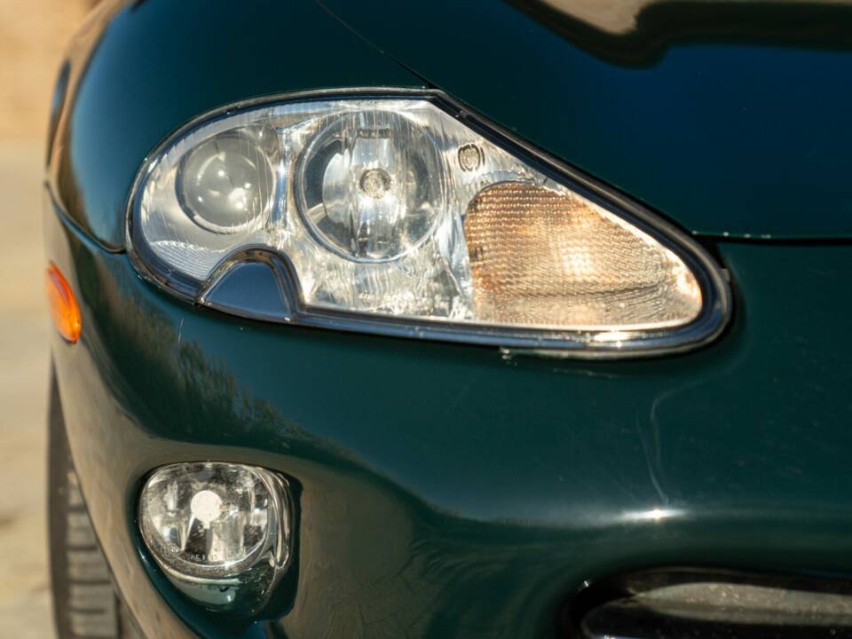 Obraz 10/50 pojazdu Jaguar XK8 4.0 (1998)