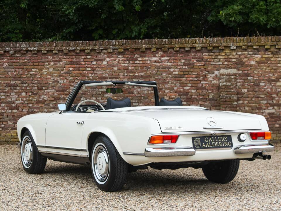 Image 2/50 de Mercedes-Benz 280 SL (1971)
