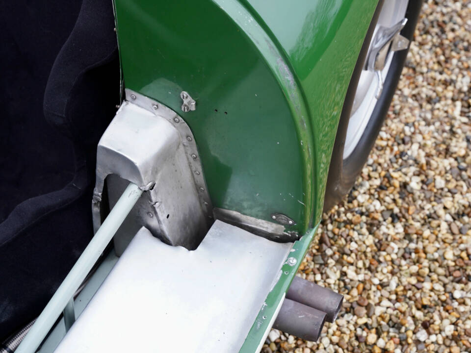 Image 20/50 of Lister Knobbly (1959)