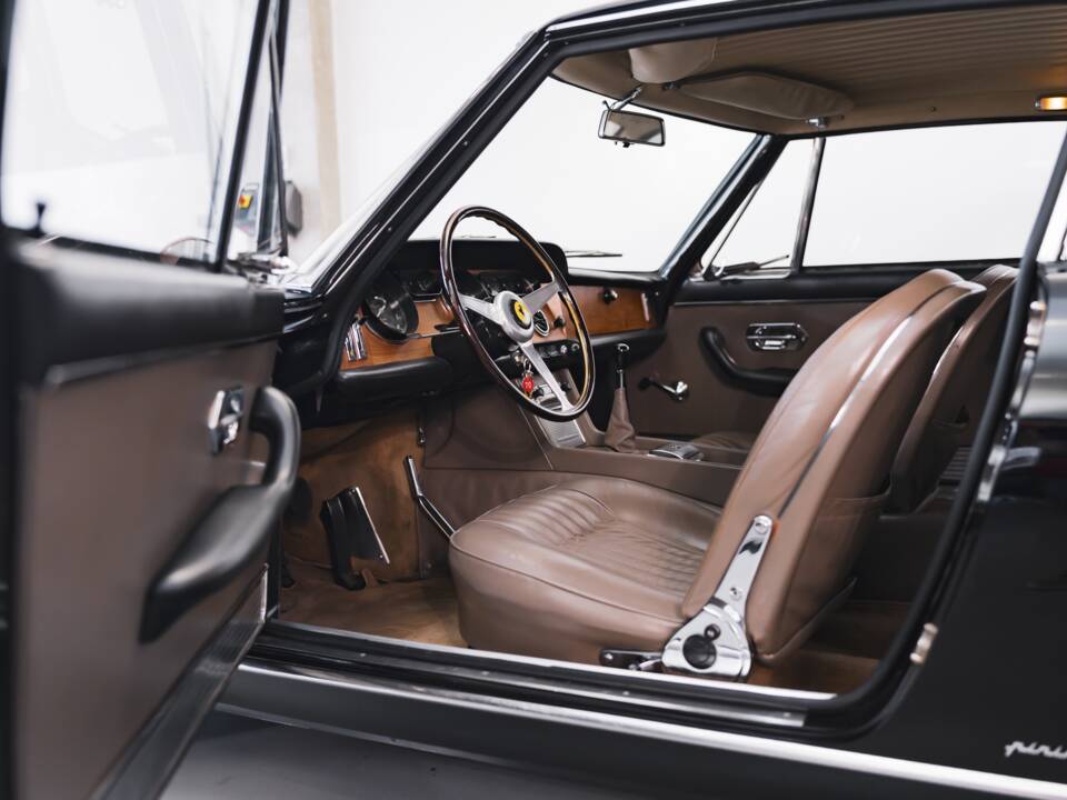 Image 11/100 of Ferrari 330 GT 2+2 (1965)