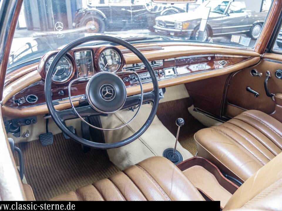 Image 13/15 of Mercedes-Benz 300 SE (1965)