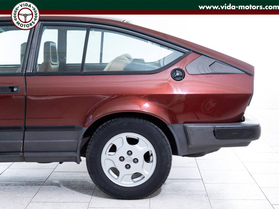Image 4/11 of Alfa Romeo GTV 2.0 (1986)