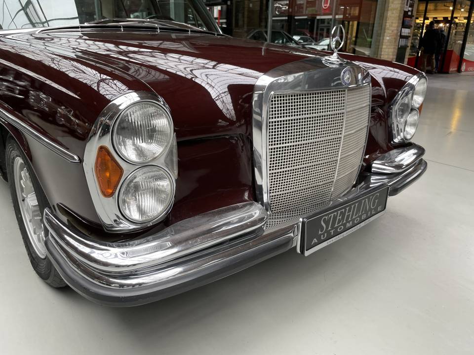 Image 9/50 of Mercedes-Benz 280 SE 4,5 (1972)