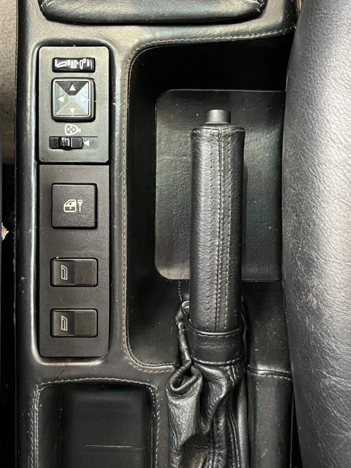 Image 5/47 of Lancia Thema 8.32 (1989)