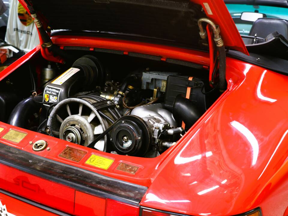 Image 38/47 of Porsche 911 Carrera 3.2 (1989)
