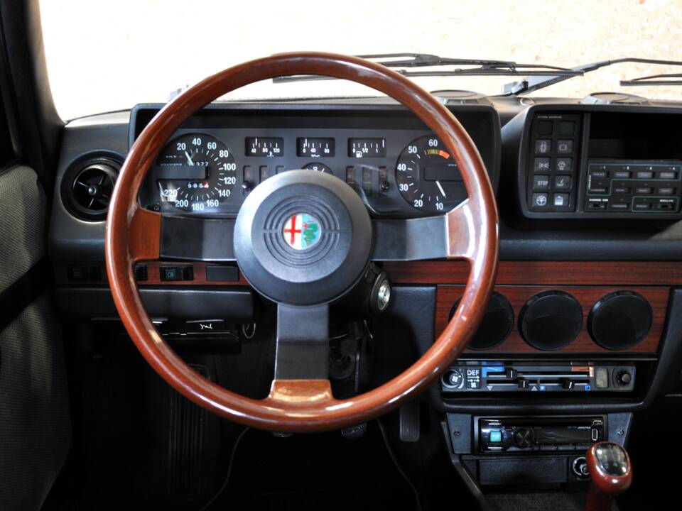 Image 42/49 of Alfa Romeo Alfetta 2.0 (1983)