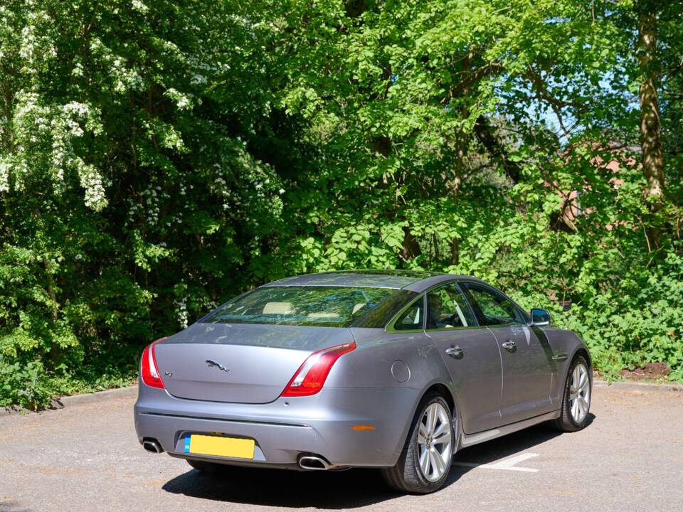 Image 14/50 of Jaguar XJ 5.0 (2012)