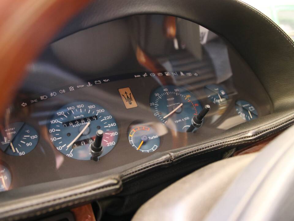 Bild 24/35 von Maserati Spyder (1991)