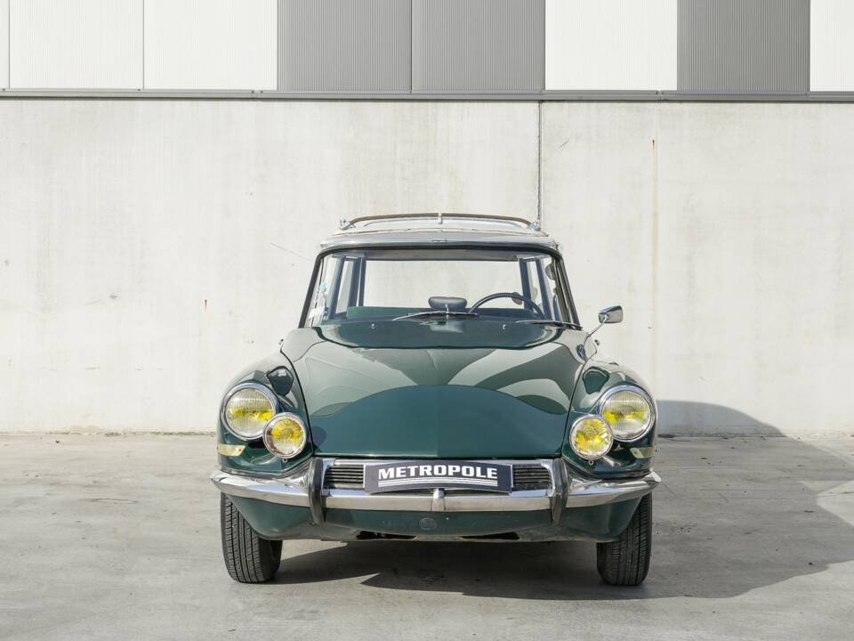 Image 14/43 of Citroën ID 19 Break (1967)